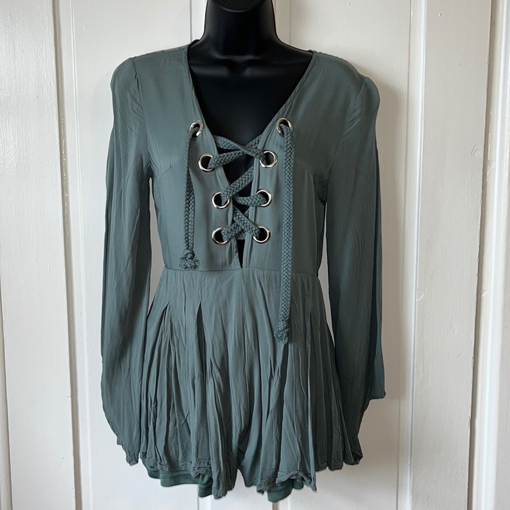 Charlotte Russe teal gray romper. V neck. Size small